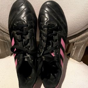 Adidas girls soccer cleats 3.5